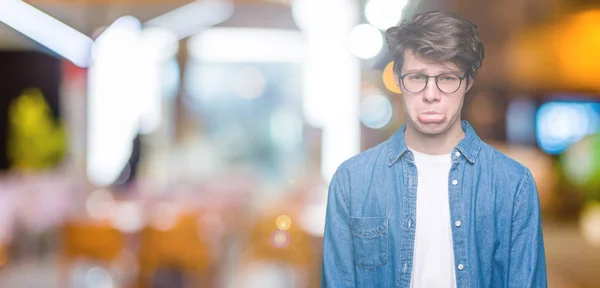 Joven Hombre Guapo Con Gafas Sobre Fondo Aislado Deprimido Preocupado —  Fotos de Stock