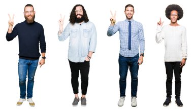 Kolaj genç erkekler üzerinde gösterilen ve parmakları ile işaret beyaz izole arka plan Grubu'nun ikincisi ise kendinden emin ve mutlu gülümseyerek.