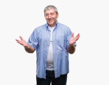 Deli kutluyor ve silah ile başarı için heyecanlı çığlık kaldırdı ve açık gözleri hayret izole arka plan üzerinde yakışıklı komuta sizde. Kazanan kavramı