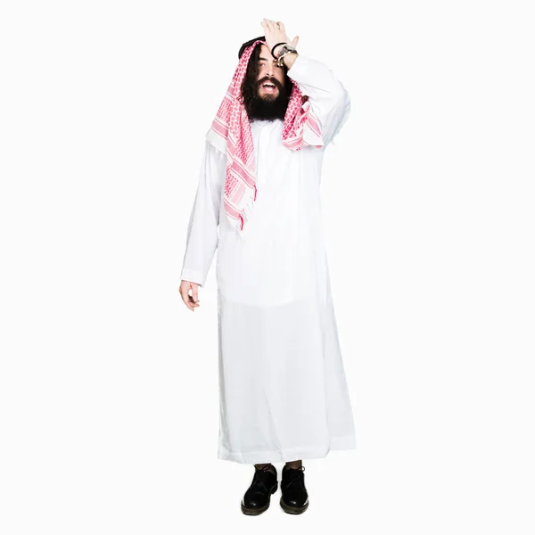 Arabský Obchodník Dlouhými Vlasy Nosí Tradiční Palestinou Šátek Překvapen Rukou — Stock fotografie
