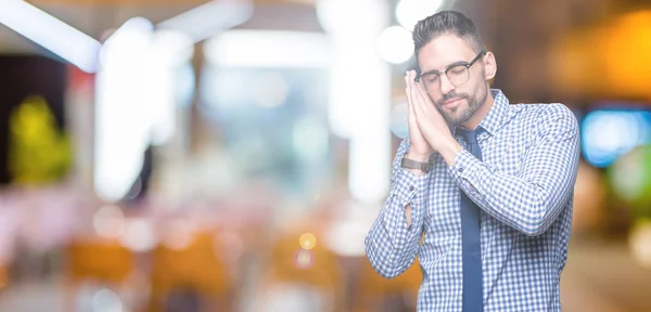 Joven Hombre Negocios Con Gafas Sobre Fondo Aislado Durmiendo Cansado —  Fotos de Stock