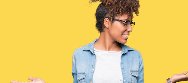 Beautiful Young African American Woman Wearing Glasses Isolated Background Smiling — Stock Photo, Image