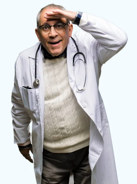 Stilig Senior Doktor Man Klädd Medicinsk Coat Mycket Glad Och — Stockfoto