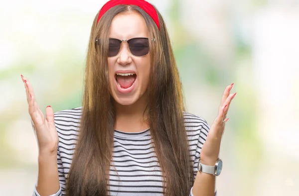 Unga Vackra Kaukasiska Kvinna Bär Solglasögon Över Isolerade Bakgrund Crazy — Stockfoto