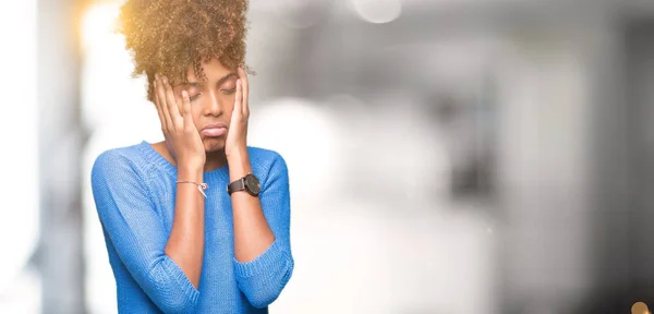 美丽的年轻非洲裔美国女人在孤立的背景疲惫的手覆盖着脸 沮丧和悲伤 心烦意乱和恼火的问题 — 图库照片