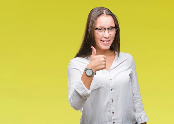 Mujer Negocios Hermosa Caucásica Joven Con Gafas Sobre Fondo Aislado —  Fotos de Stock