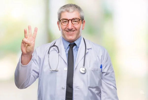 Guapo Médico Senior Hombre Sobre Fondo Aislado Mostrando Señalando Hacia —  Fotos de Stock