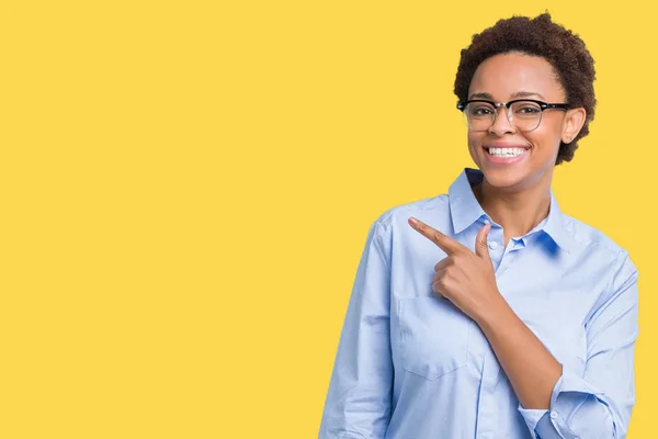 Jovem Mulher Negócios Afro Americana Bonita Sobre Fundo Isolado Alegre — Fotografia de Stock