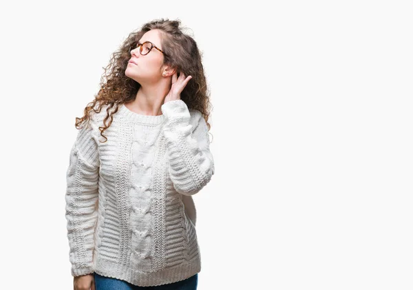 Mooie Brunette Krullend Haar Jong Meisje Winter Trui Dragen Geïsoleerde — Stockfoto