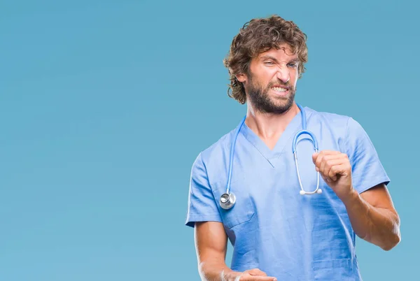 Hombre Médico Cirujano Hispano Guapo Sobre Fondo Aislado Expresión Repugnante — Foto de Stock