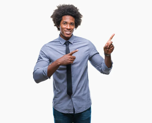 Hombre Negocios Afroamericano Sobre Fondo Aislado Sonriendo Mirando Cámara Apuntando —  Fotos de Stock