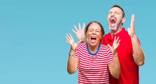 Pareja Hispana Mediana Edad Enamorada Sobre Fondo Aislado Celebrando Locos — Foto de Stock