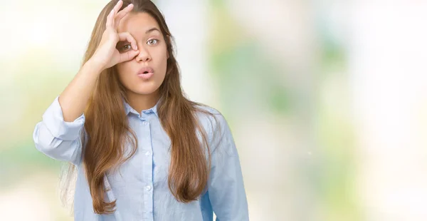 Junge Schöne Brünette Geschäftsfrau Über Isolierten Hintergrund Tun Geste Schockiert — Stockfoto