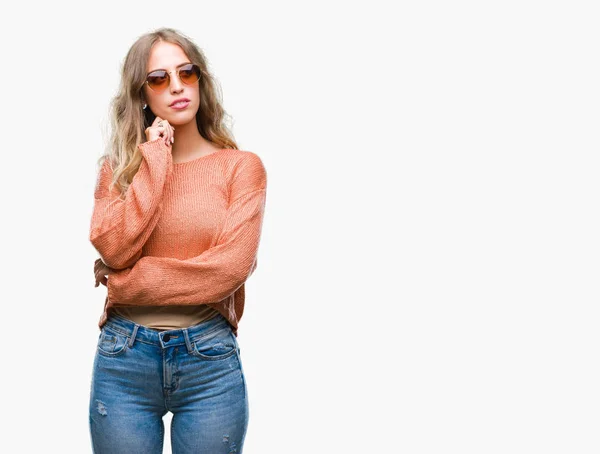 Hermosa Mujer Rubia Joven Con Gafas Sol Sobre Fondo Aislado — Foto de Stock