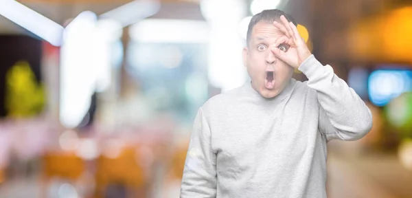 Arabische Man Van Middelbare Leeftijd Dragen Sport Sweatshirt Geïsoleerde Achtergrond — Stockfoto