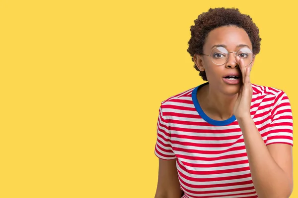 Mooie Jonge African American Vrouw Dragen Bril Geïsoleerde Achtergrond Hand — Stockfoto