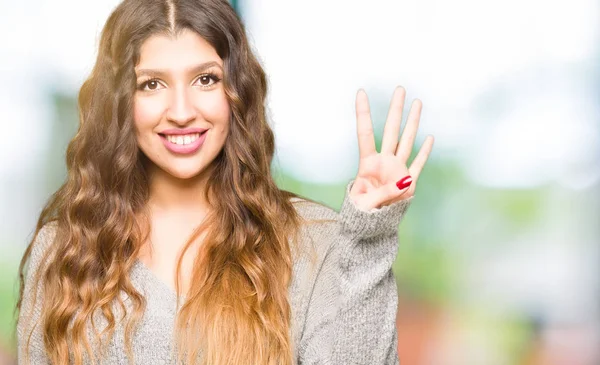 Junge Schöne Frau Trägt Winterkleid Und Zeigt Mit Finger Nummer — Stockfoto