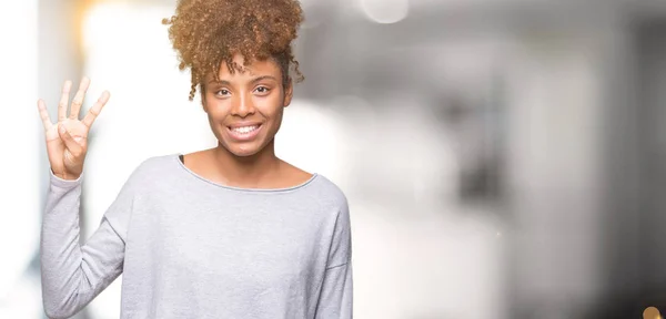 Vackra Unga Afroamerikanska Kvinnan Över Isolerade Bakgrund Visar Och Pekar — Stockfoto