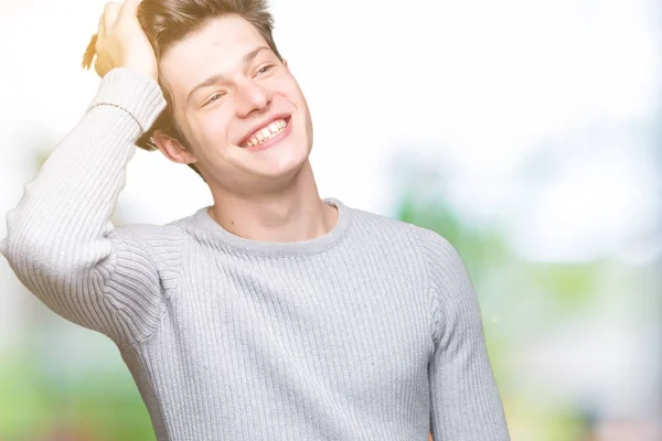 Junger Gutaussehender Mann Der Winterpullover Über Isoliertem Hintergrund Trägt Selbstbewusst — Stockfoto