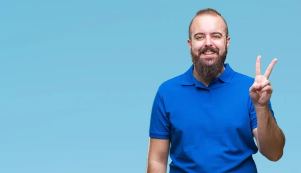 Joven Hombre Hipster Caucásico Con Camisa Azul Sobre Fondo Aislado — Foto de Stock