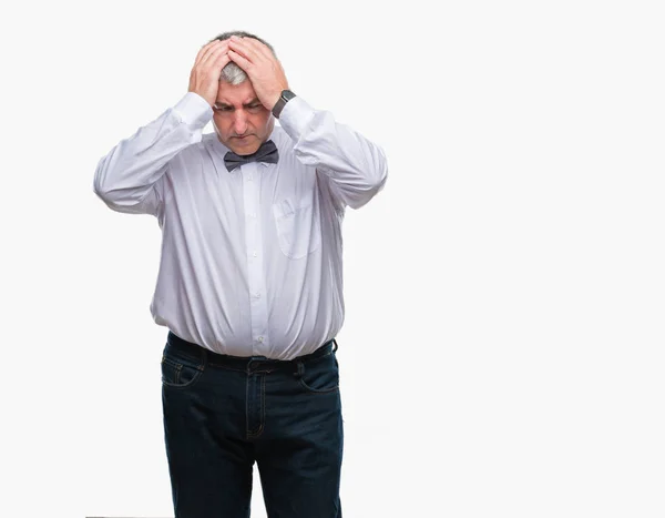 Hombre Mayor Guapo Con Corbata Lazo Sobre Fondo Aislado Que —  Fotos de Stock