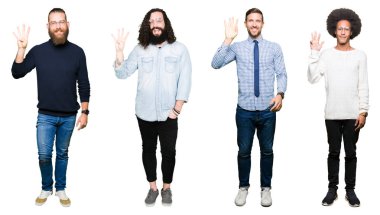 Kolaj bir grup genç adam gösterilen ve parmakları ile işaret beyaz izole arka plan üzerinde dört kendinden emin ve mutlu gülümseyerek iken numara.