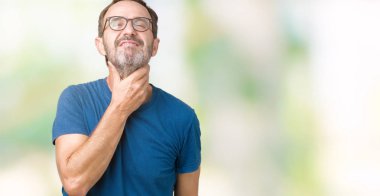 Ağrılı boyun, boğaz grip, kesek ve enfeksiyon dokunmadan nedir yakışıklı orta yaş ağarmış komuta sizde gözlük izole üzerinde arka plan