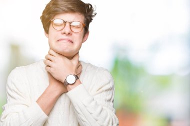 Gözlük üzerinde arka plan bağırarak izole ve çünkü boğmak yakışıklı delikanlı acı kendi ellerimle öldürürüm. Sağlık sorunu. Yaralarından ve intihar kavramı.