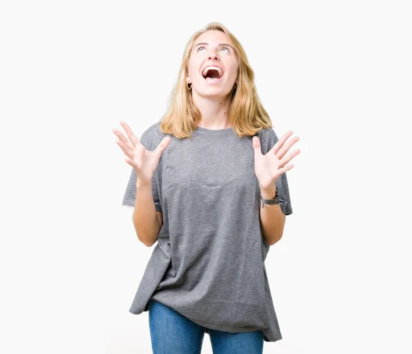 Mulher Bonita Vestindo Camiseta Casual Oversize Sobre Fundo Isolado Louco — Fotografia de Stock