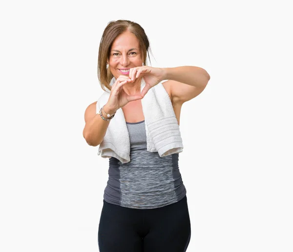 Schöne Frau Mittleren Alters Sportkleidung Und Einem Handtuch Über Isoliertem — Stockfoto