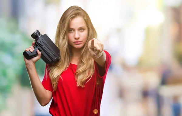 Young Beautiful Blonde Woman Filming Using Vintage Camera Isolated Background — Stock Photo, Image