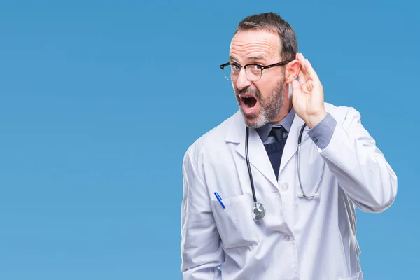 Seniordoktor Mittleren Alters Medizinischer Uniform Mit Isoliertem Hintergrund Der Lächelnd — Stockfoto