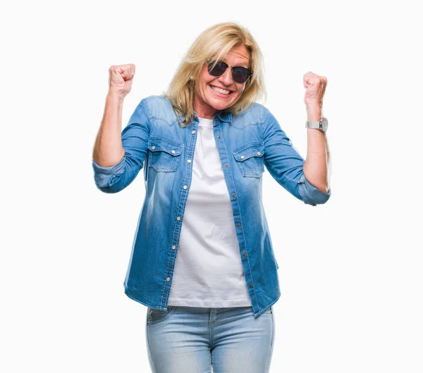 Middle Age Blonde Woman Wearing Sunglasses Isolated Background Very Happy — Stock Photo, Image