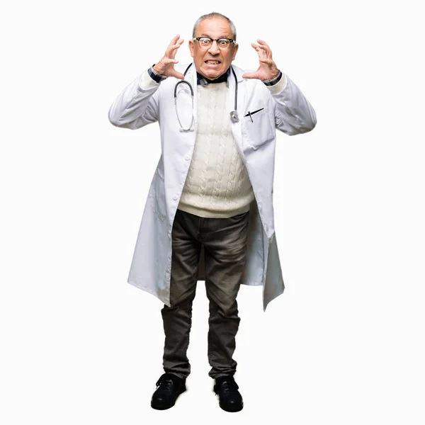 Handsome Senior Doctor Man Wearing Medical Coat Shouting Frustrated Rage — Stock Photo, Image