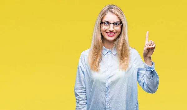 Ung Vacker Blond Affärskvinna Glasögon Över Isolerade Bakgrund Visar Och — Stockfoto