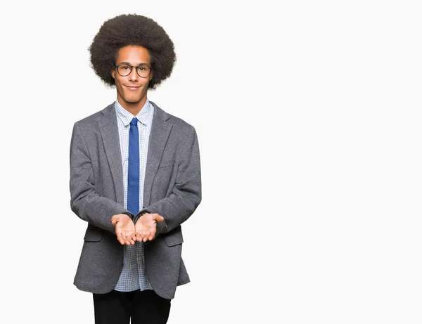 Jovem Homem Negócios Afro Americano Com Cabelo Afro Usando Óculos — Fotografia de Stock