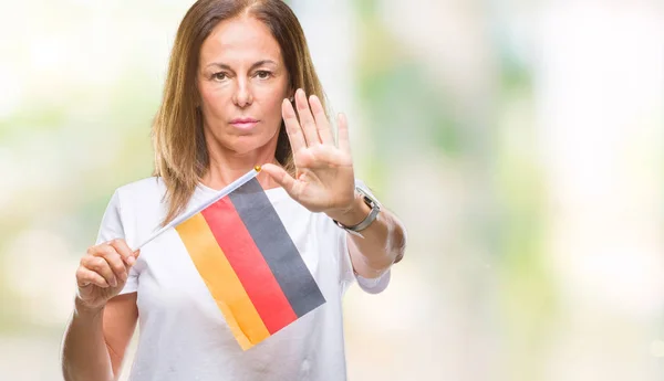 Donna Ispanica Mezza Età Che Tiene Bandiera Della Germania Sfondo — Foto Stock