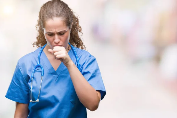 Junge Brünette Ärztin Die Krankenschwester Oder Chirurgenuniform Über Isoliertem Hintergrund — Stockfoto