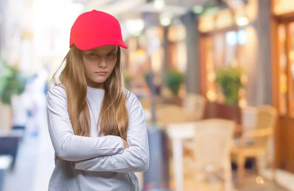 Giovane Bella Ragazza Con Cappello Rosso Isolato Sfondo Scettico Nervoso — Foto Stock
