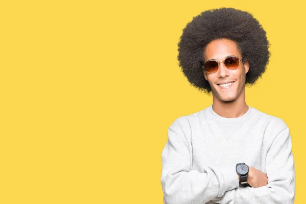 Joven Hombre Afroamericano Con Pelo Afro Usando Gafas Sol Cara —  Fotos de Stock