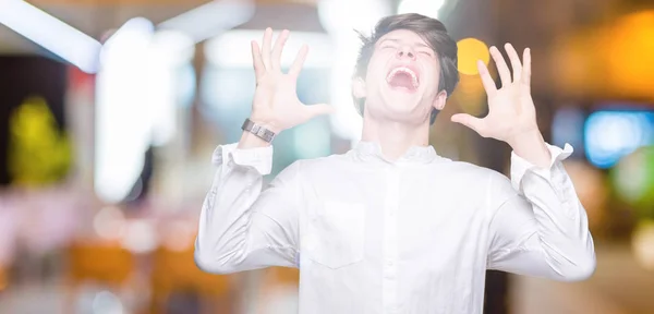 Junger Gutaussehender Geschäftsmann Mit Isoliertem Hintergrund Der Verrückt Und Erfolgsverrückt — Stockfoto