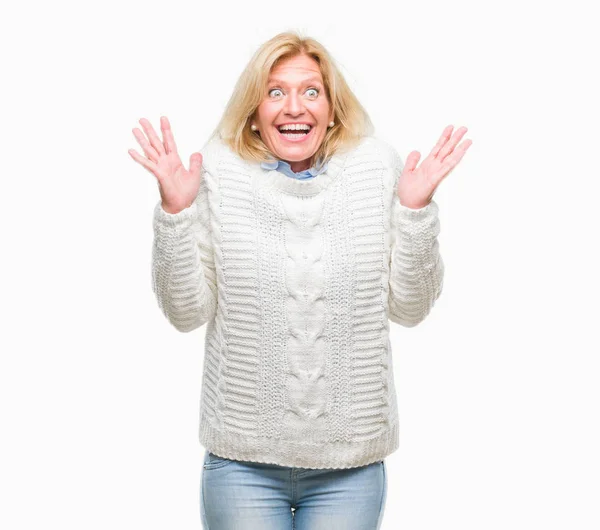 Blonde Frau Mittleren Alters Winterpullover Vor Isoliertem Hintergrund Die Verrückt — Stockfoto