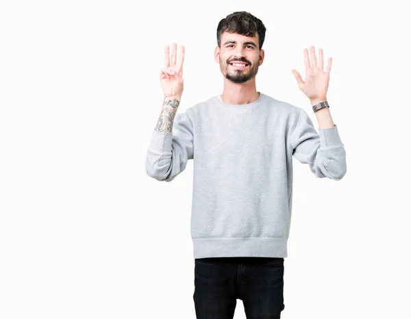 Gösterilen Arka Plan Üzerinde Sweatshirt Giyen Genç Yakışıklı Adam Izole — Stok fotoğraf