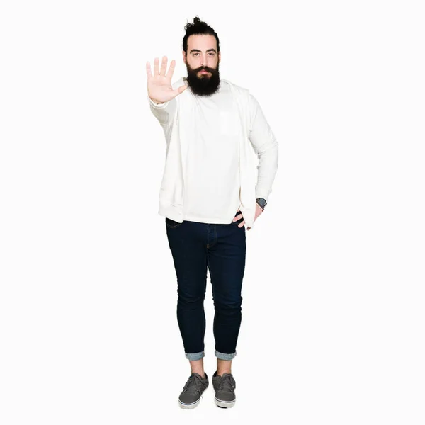 Jonge Man Met Lange Haren Baard Dragen Sportieve Sweater Stop — Stockfoto