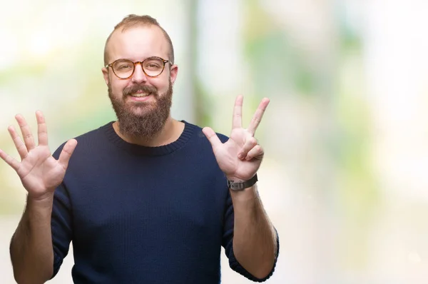 Joven Hombre Hipster Caucásico Con Gafas Sol Sobre Fondo Aislado —  Fotos de Stock