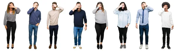 Koláž Lidí Bílé Izolované Pozadí Prohlížení Šoku Pokrývající Obličej Oči — Stock fotografie