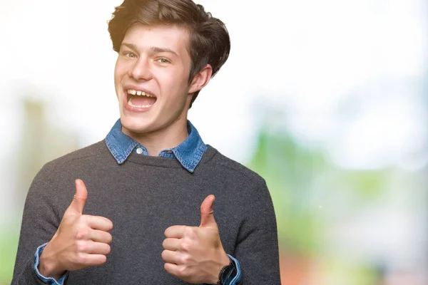 Homem Elegante Bonito Jovem Sobre Sinal Sucesso Fundo Isolado Fazendo — Fotografia de Stock