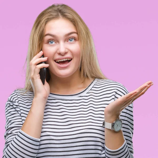 Ung Hvit Kvinne Med Smarttelefon Lerretet Isolert Bakgrunn Lykkelig Opprømt – stockfoto