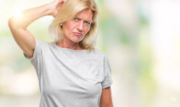 Mujer Rubia Mediana Edad Sobre Fondo Aislado Confundir Preguntarse Acerca — Foto de Stock