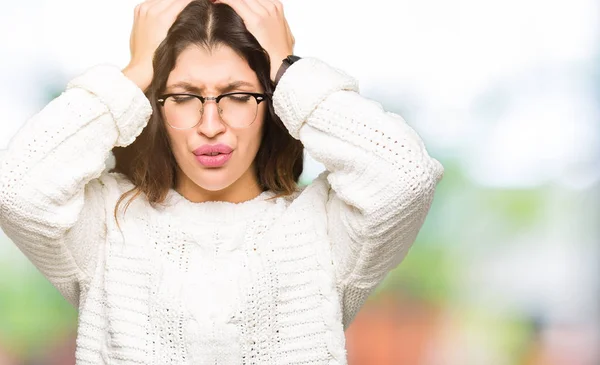 Çünkü Çaresiz Stresli Baş Ağrısı Acı Gözlüklü Genç Güzel Kadın — Stok fotoğraf